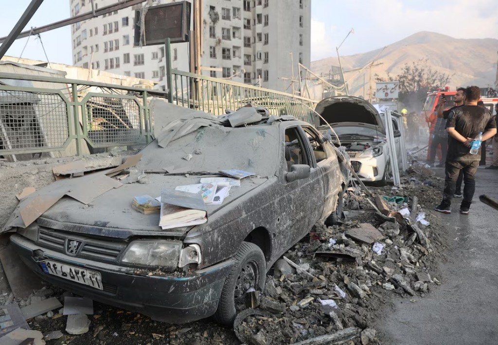 Israel ataca Irán, profundizando el conflicto en una región ya devastada